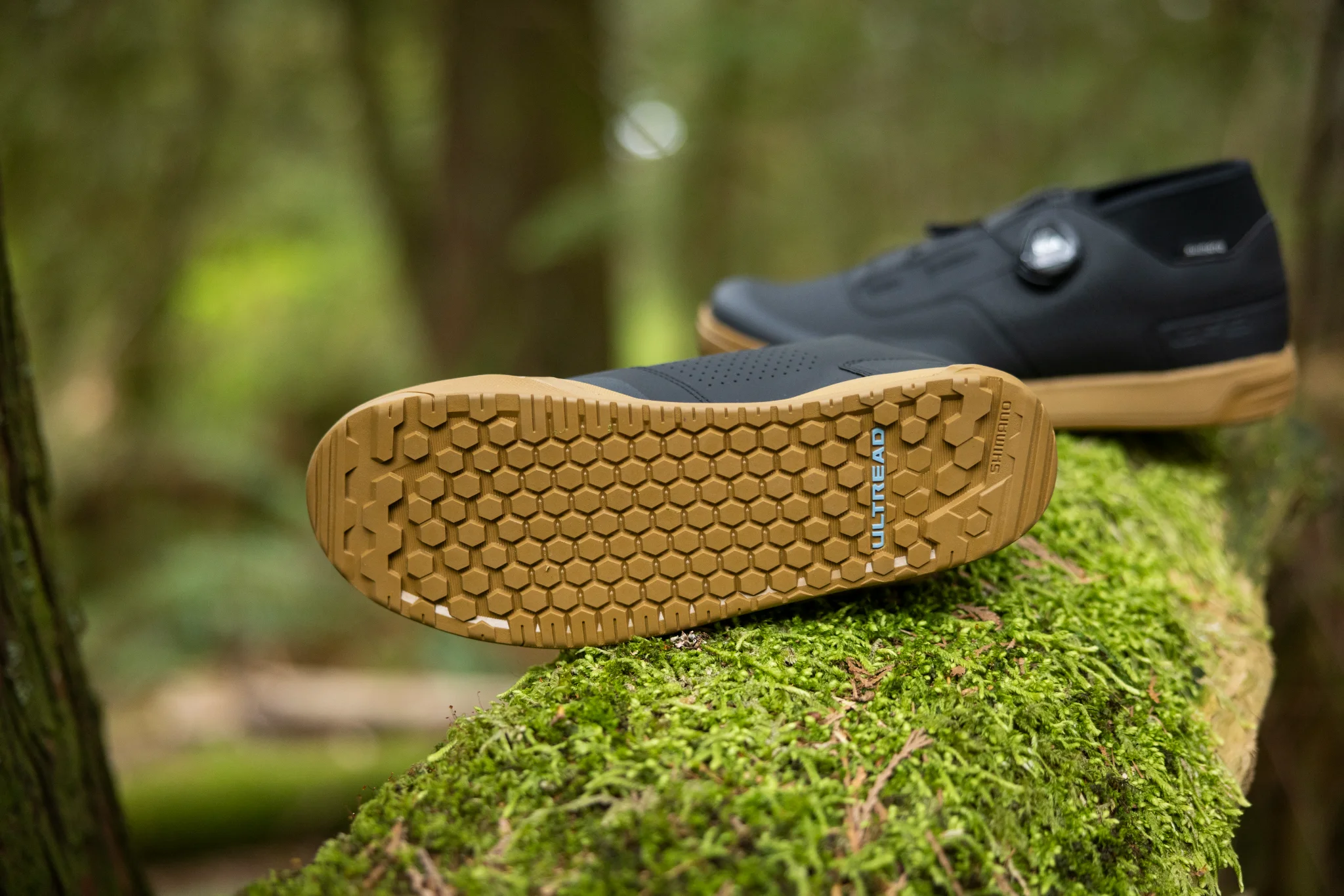 SHIMANO GF8 flat-pedal shoe sole detail